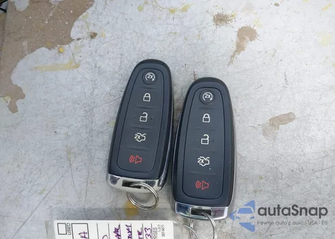 2016 Ford Escape Titanium z USA, uszkodzony, nr VIN 1FMCU9J95GUB81033